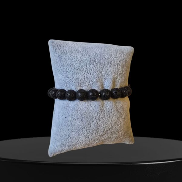 kruis zwart vulkaan steen1 Groene armband met zwart kruisje