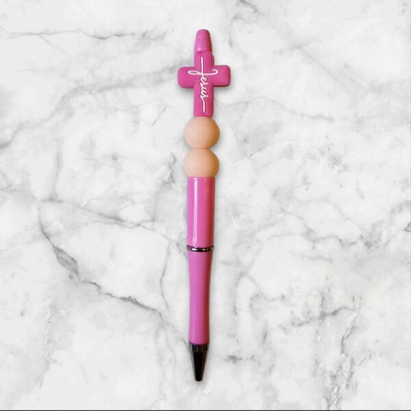 roze pen met roze kruisje